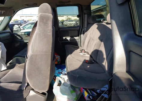 2001 Chevrolet Silverado 1500 Ls z USA, uszkodzony, nr VIN 2GCEC19T311396074